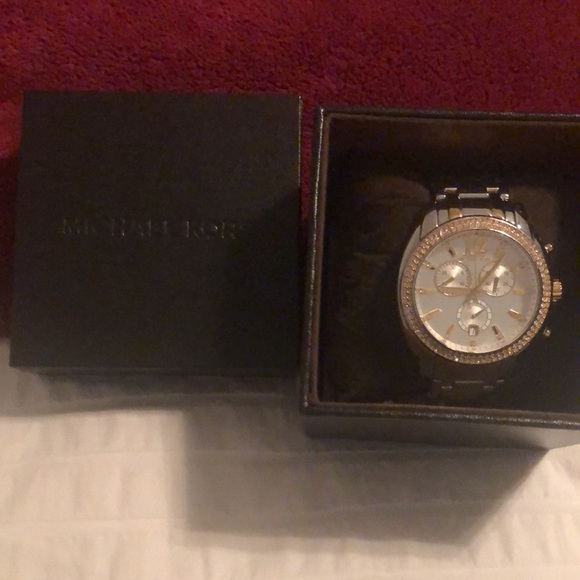 NEW***Michael Kors watch *** Not from outlet! Open to offers! No lowball please - Picture 12 of 12